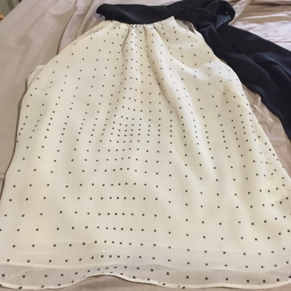 Attention tie around the neck tank top